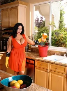 Brazzers Sybil Stallone Stepmoms Spring Cleaning x265