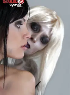 CosplayErotica   Nayma and Lana   Zombie Hunter   Bonus   1500