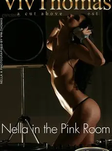 Thomas 2007 03 16 NELLY IN THE PINK ROOM NELLA A 04002