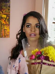 Latina Girl Vienna Black Seduces A Guy After He Gifts Her Fresh Cut Flowers