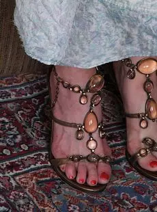 Leggy Mature Blonde Lynn Miller Showing Off Sexy Feet Before Exposing Juggs