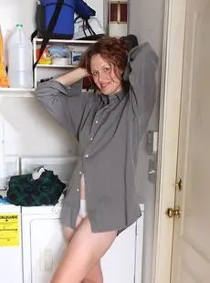 Over 30 Housewife With Curly Hair Showcases Her Bald Cunt Atop Dryer