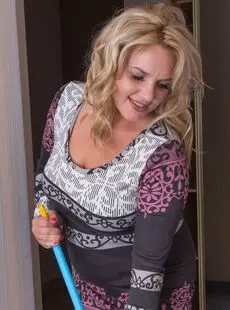 Overweight Blonde Housewife Fingers Her Wet Beaver After Disrobing