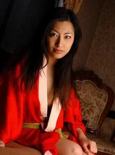Seductive Asian Babe Ran Asakawa Uncovering Her Perky Titties