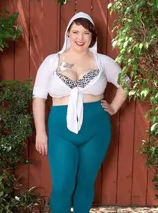 Sexy Bbw Kitty Mcpherson Uncovers Her Massive Big Tits Hot Ass Outdoors
