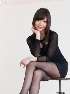 Sexy Japanese Mom In Black Nylon Stockings Giving A Virtual Footjob
