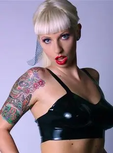 Tattooed Amateur Lynn Pops Takes Off Her Latex Bra And Panty Ensemble