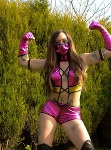 Tattooed Girl Jessica Lo Wears Cosplay Attire While Toying Her Twat In A Yard