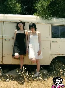 SuicideGirls Loretta & Shenni By The Old Van x58 650 px