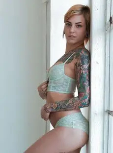 Beauty Girls In Tattoos 2014 12 03 Sabbbre Glass Houses