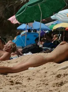 Girls Sunbathing On The Beach Beach 0165 Photos