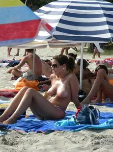 Girls Sunbathing On The Beach Nud The Beach Girls 0320 Photos