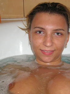 AMALAND russian chick in hot tub