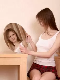 Beata Mirror Cum
