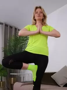 20220601 Auntjudys Diana Masturbates After Her Yoga Workout 6720px 180 Photos 060522 Uping Release