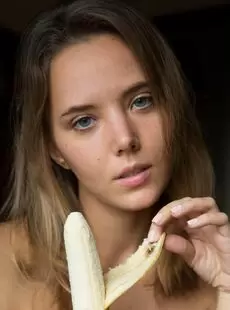 Yonitale Katya Clover Nedda Y Banana Sharing Part 1
