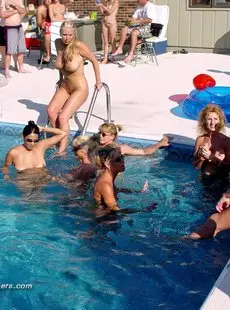 4RealSwingers 20070612 10 Naked Girls in My Pool