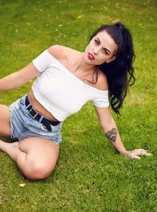 Amateur Girl Aemelia Fox Sets Her Perky Tits Free On The Back Lawn