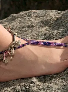 Leggy Blonde Michelle Honeywell Wears Ankle Bracelets In Barefeet At The Ocean