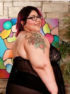 Ssbbw Crystal Blue Takes Off Her Glasses And Lingerie Before Pussy Play