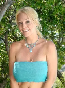 20200901 Anilos Charlee Chase Poolside With Her Toy 77x