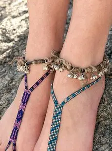 Leggy Blonde Michelle Honeywell Wears Ankle Bracelets In Barefeet At The Ocean
