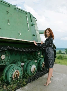 Metmodels 2009 05 25 Julia B Tank X98 2912x4368