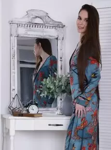 SexArt Leona Mia Mirror