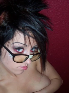 AMALANDlim punk chick and her naughty pic collection