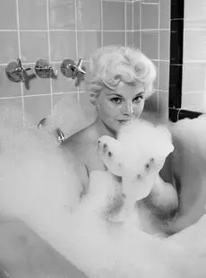 Lovely American Woman Lisa Winters Strips And Takes A Bath In Vintage Scene