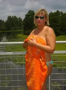 20220110 OlderWomanFun Alana01 1500