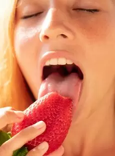 20200409 W4B Agatha Vega Taste The Fruit