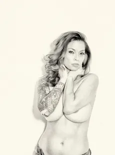 Tera Patrick Topless in Jeans BW