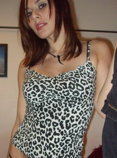 AMALAND babe in a leopardkin toptripping