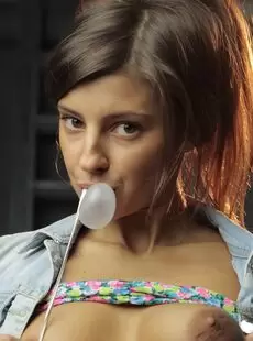 lena A Bubble Gum 1