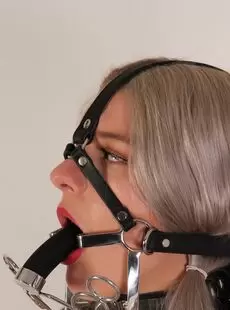 MetalBondage Nora Sparkle Automatic Throat Trainer