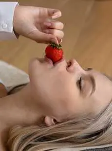 ShowyBeauty Decima Strawberry Kiss
