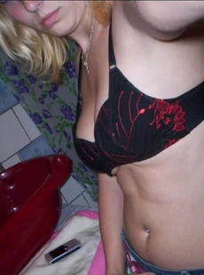 AMALAND hot blonde taking pictures of herexy body