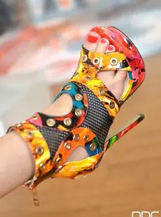 HotLegsAndFeet Susana Melo   High Heels Toe Teaser Tempts With Bare Feet Too   x85 June 19 2015