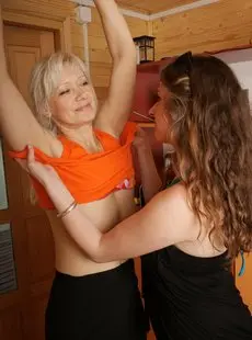 OldAndYoungLesbians Tarisa 50 Catia 18 13936 172 photos 1680x1120