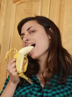 MonicaEatingMonicasuperhr