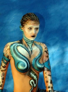 AMALAND Nude Girls In Body Paint 2
