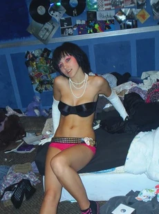 AMALANDlim punk chick and her naughty pic collection