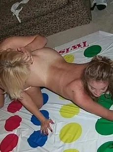 4RealSwingers 19990821 Anna and Stacy playing Twister