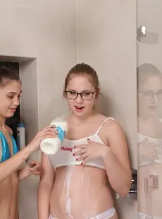 MarvelCharm Phoebe Vanessa Milk Shower 135X 74450170