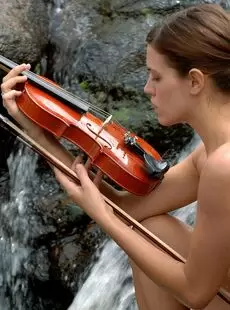 Walterbosque Art Anetta 2007 07 21 Violin X70