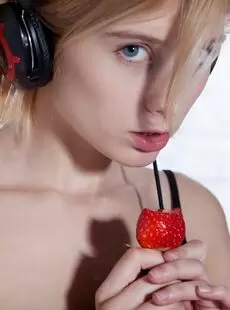 20180415 AmourAngels Lilu Strawberry kiss