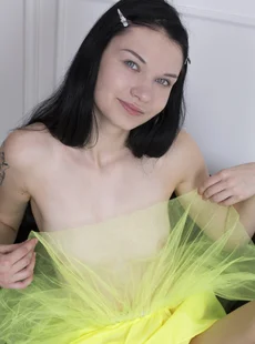 Showybeauty In Neon Original Size