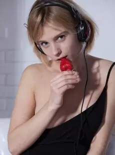 20180415 AmourAngels Lilu Strawberry kiss