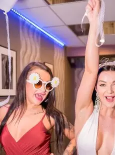 20220609 Private Lady Gang Daphne Klyde Bachelorette Party with DP and Squirting 94x 1600px 06092022